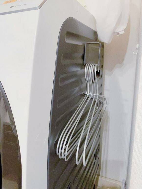 セリアの「マグネット付D型フック」