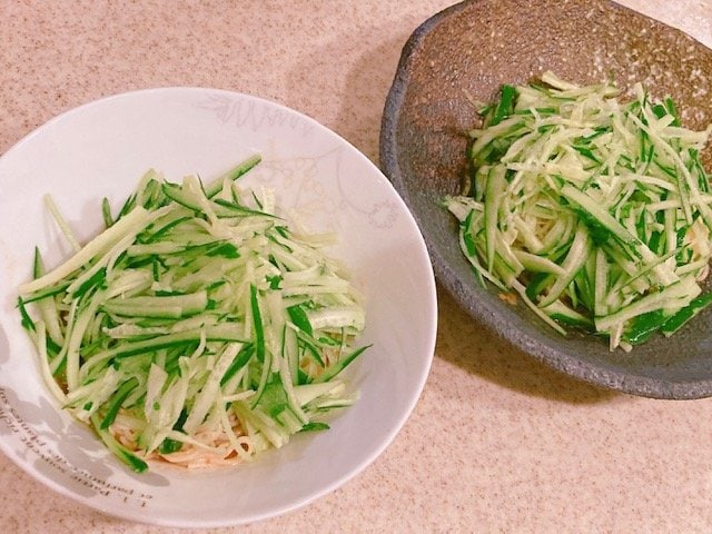 麺とキュウリ