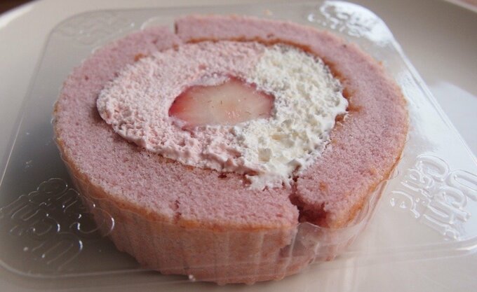 いちごみるくロールケーキ