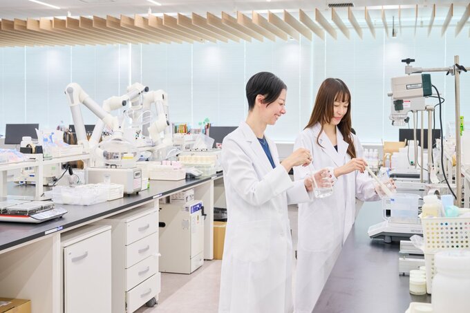ラボ内部の様子。ヘアケア商品の研究・開発や品質評価を行っています