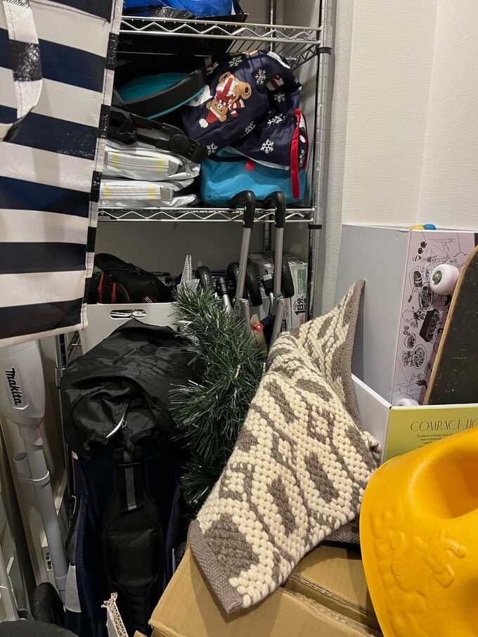 散らかった部屋