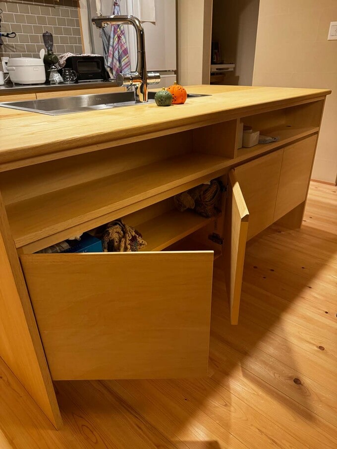 ダイニング側の収納