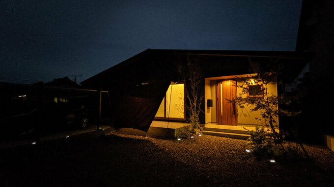 電灯が少なく夜暗い