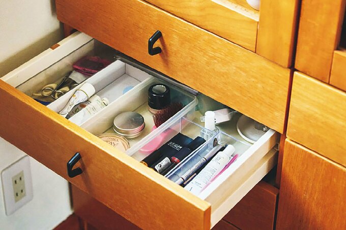 メイク道具が入った引き出し