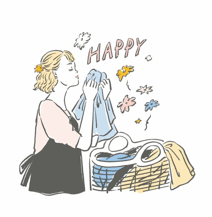 洗濯物のいい香りを嗅ぐ女性