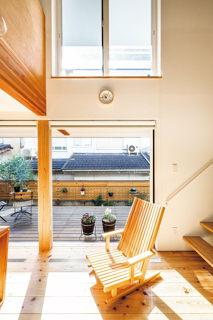 温かな日だまりに包まれてほっこりするリビング