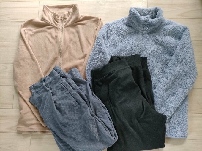 秋冬の部屋着4着。フリース2枚、コーデュロイのパンツ、ジャージ素材のパンツ