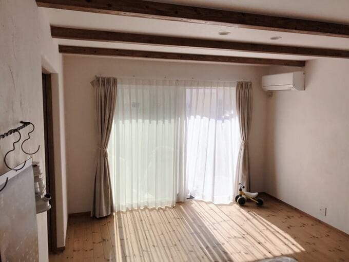 窓が大きいリビング