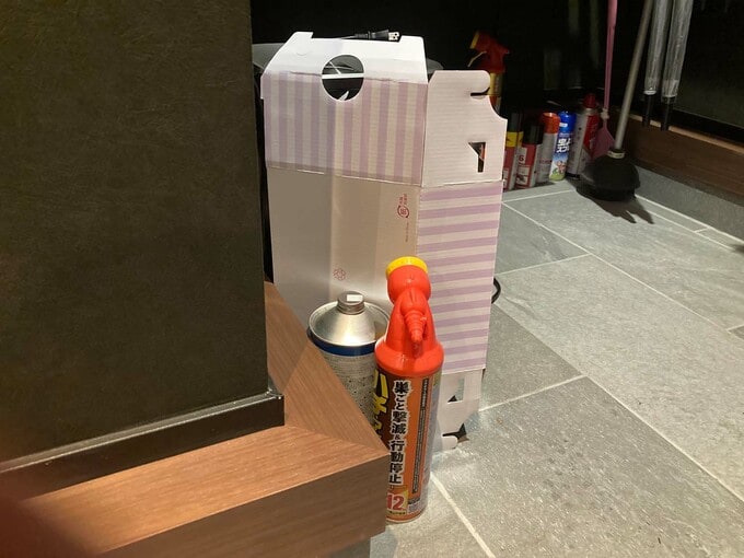 ダンボールゴミと缶のゴミ