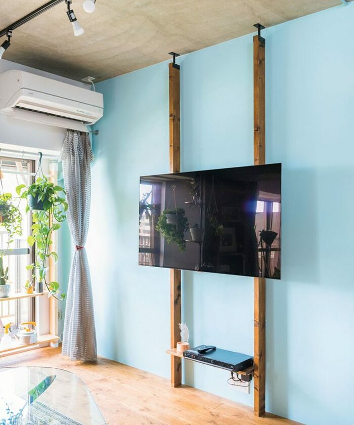 テレビや観葉植物も！つっぱり棒でここまでおしゃれな部屋ができた | ESSEonline（エッセ オンライン）