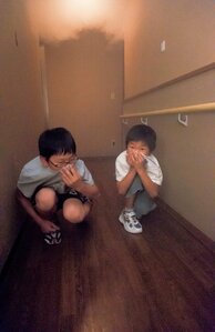 真っ白な廊下を安全に避難【煙中避難】