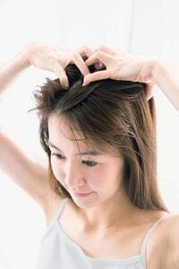 指を広げてマッサージ