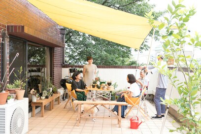 広さ48平米！マンションのルーフバルコニーでホームパーティを楽しむ