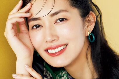 セザンヌとリップモンスターで大人の華やかメイク。ラメとパールでくすみなし<br />