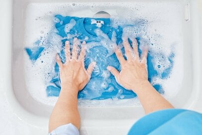 家事えもん式「正しいニットの洗い方」。汚れもしっかり落ちて縮みなし！