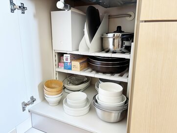 夫婦ふたり暮らしの「小さなキッチン」収納アイデア5つ。便利グッズで、空間を上手に使う