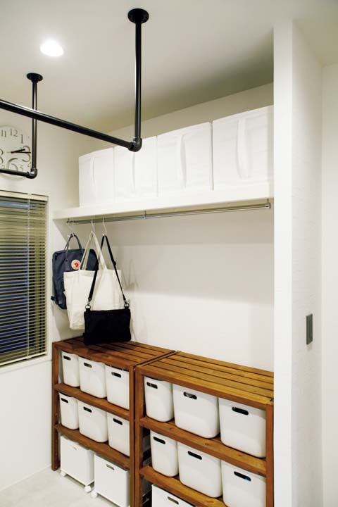 下着類は棚のボックスに収納