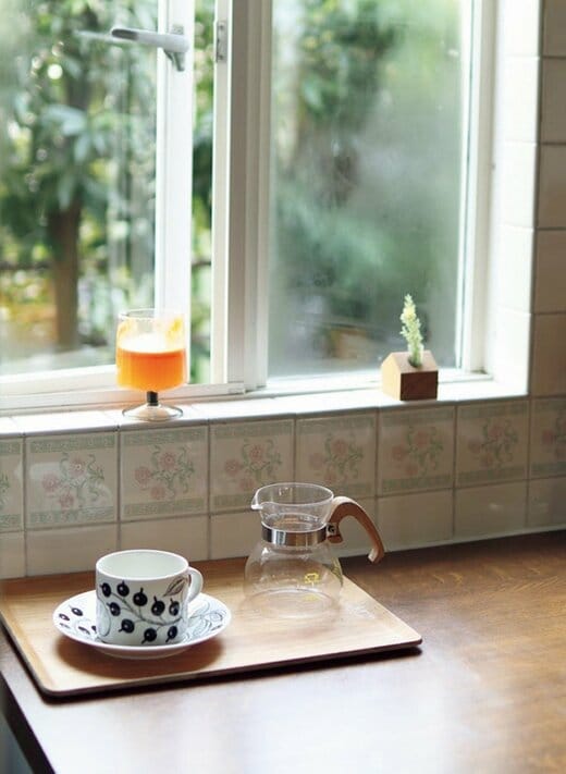 窓が開いた部屋