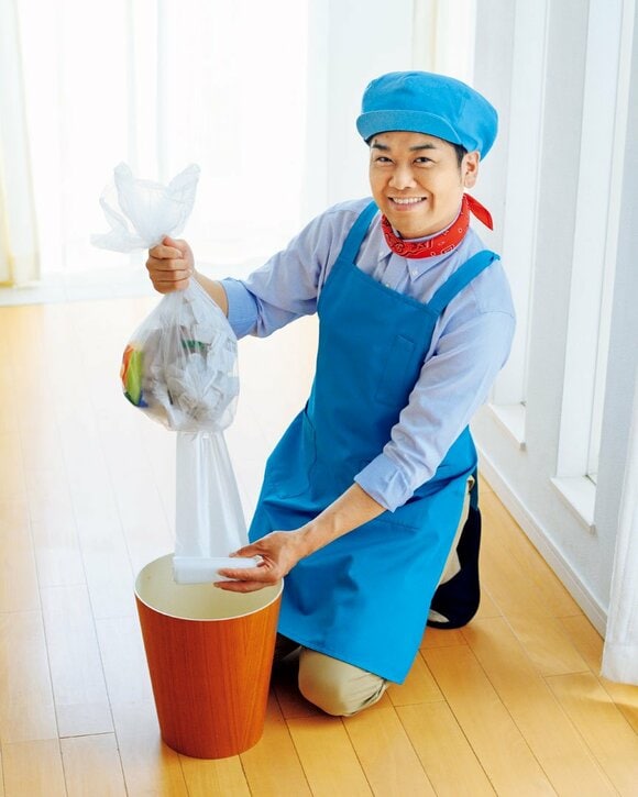 ごみ袋を持つ家事えもん