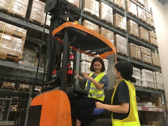 子どもに混ざってちゃっかり乗せてもらいました。意外と高くて怖い…!