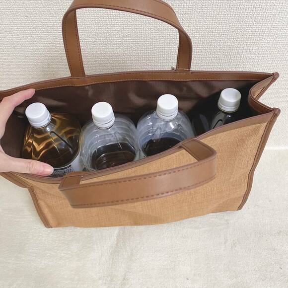 バッグの中にペットボトル