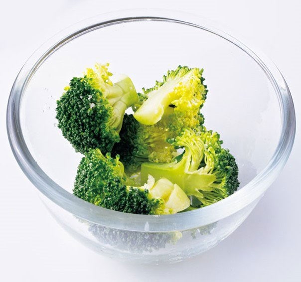 ボウルにブロッコリー