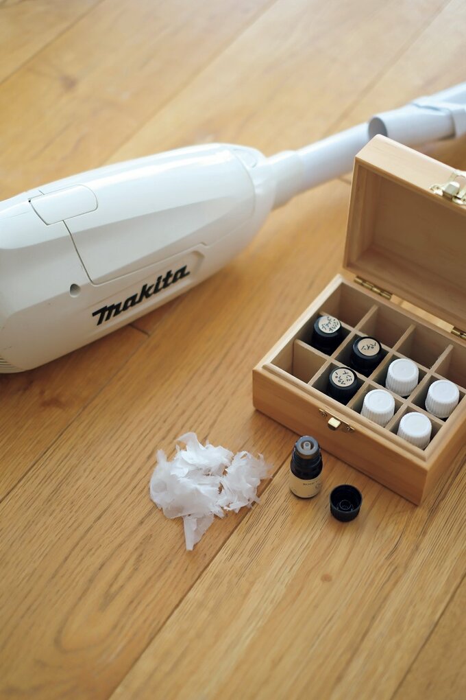 掃除機とアロマオイル