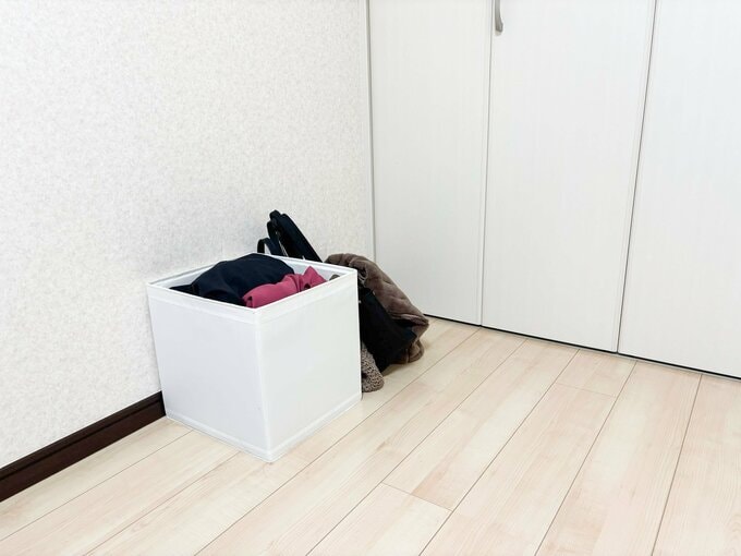 捨てるか迷った服を入れる迷い中ボックス
