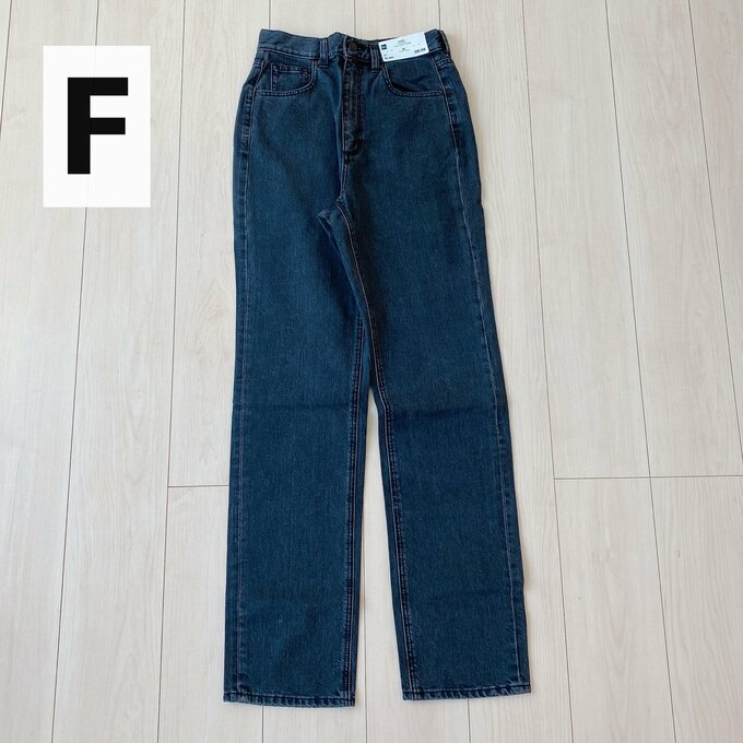 F:ハイウエストストレートジーンズ(2490円)