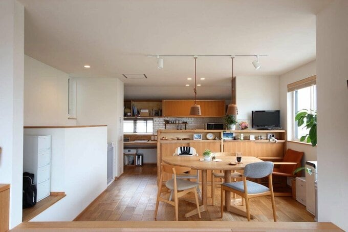 キッチンに隣接したワークスペース・スタディコーナーを