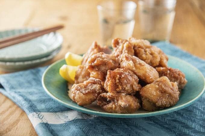 お皿にから揚げ