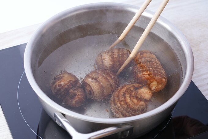 サトイモを茹でる