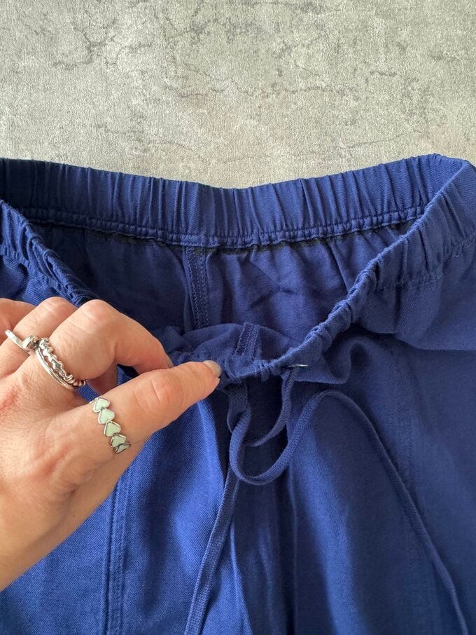 ウエスト部分寄り