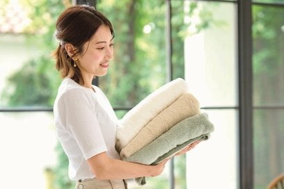 Tシャツの黄ばみの落とし方、シーツの洗濯頻度の正解は？夏の「洗濯悩み」解決策