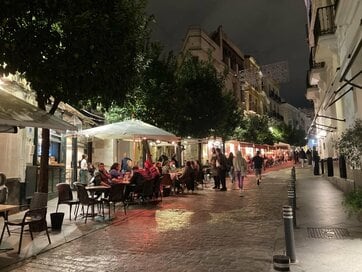 スペインと日本で違う「時間感覚」。モーニングは13時まで、夕食は21時スタートが基本　