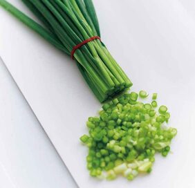 ネギのみじん切りやジャガイモの皮むきが時短化！料理をラクにする裏ワザ