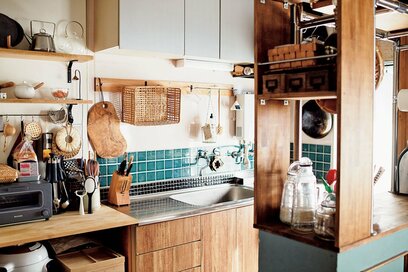 築51年の団地住まい。2畳のキッチンは1歩も動かずなんにでも手が届く