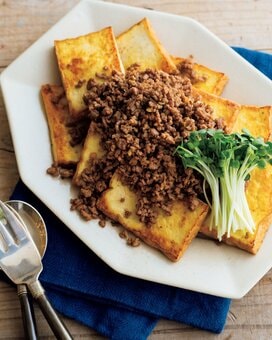 低糖質なボリューム肉おかず。「厚揚げソテーのひき肉ソース」