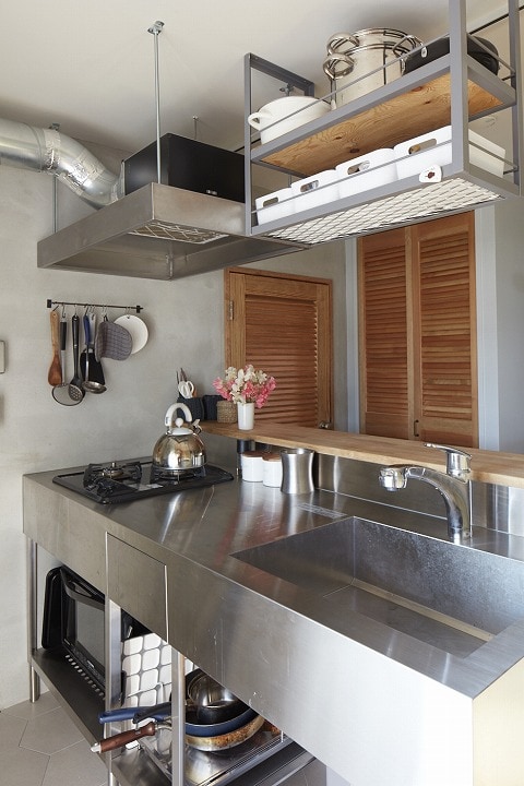 コンパクトで手入れがしやすいステンレスキッチン