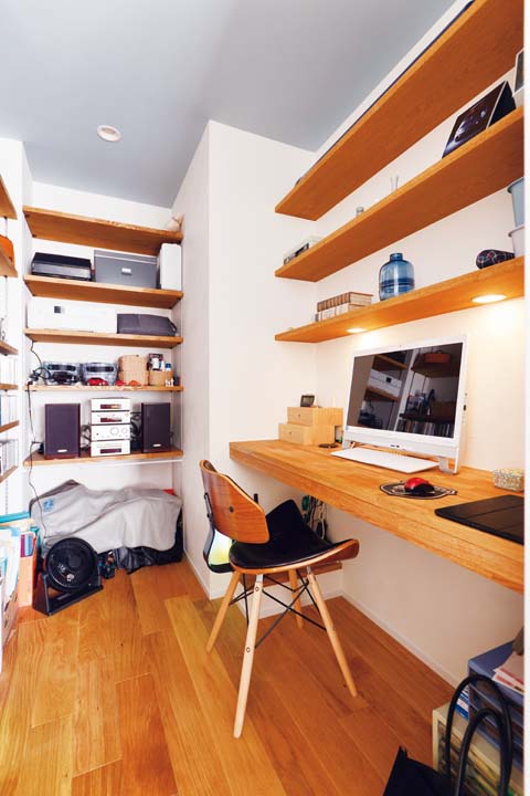 寝室に設けた夫の書斎