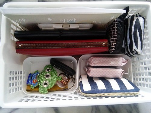 ボックスから必要なものだけをバッグに入れる