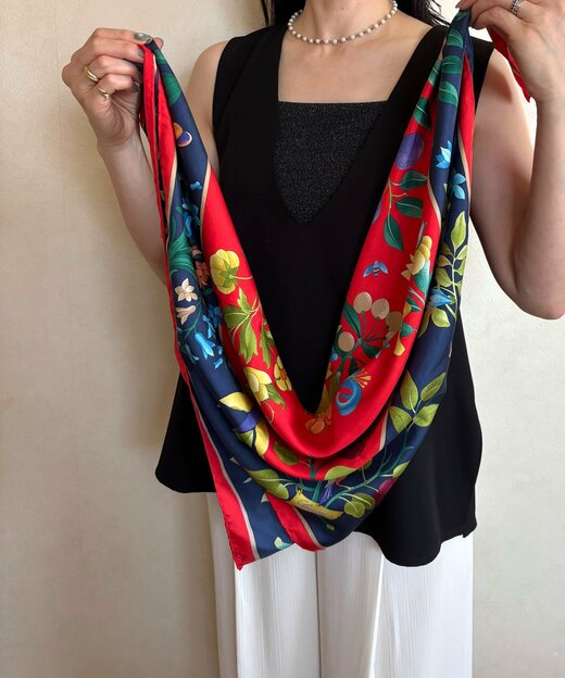 写真：スカーフ首元3