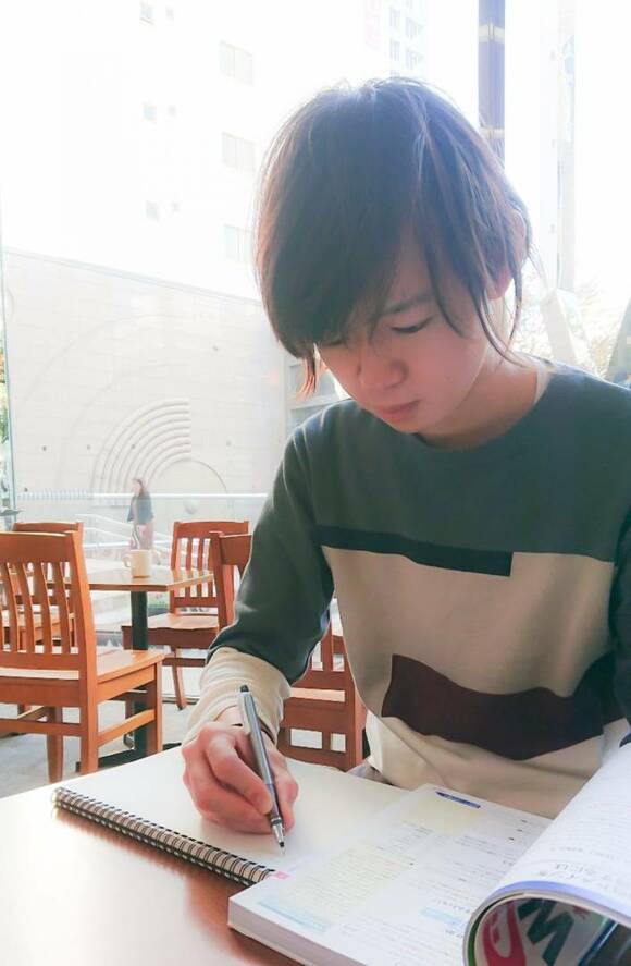 資格の勉強をする様子