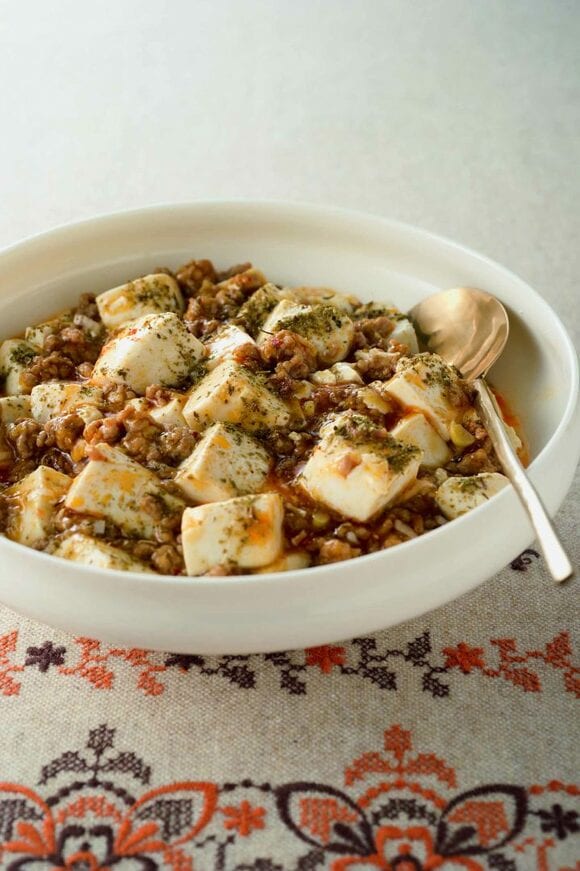 ＜ふるふる麻婆豆腐＞ゆでて水きりすると豆腐がふるふるに！