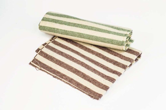 ボーダー柄でシーンを選ばずいろいろなお皿に合う大判のハギレ