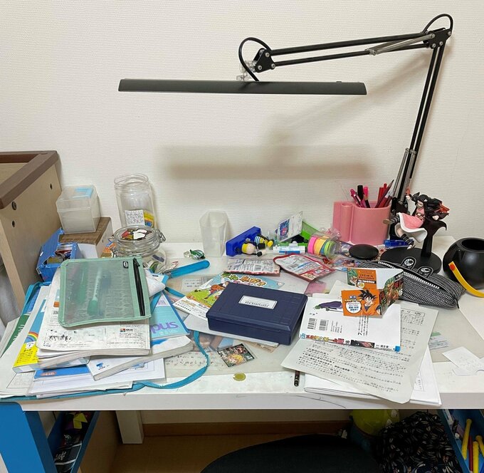 片づけできていない机