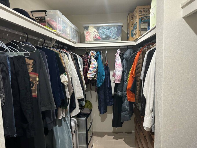 寝室のウォークインクローゼット