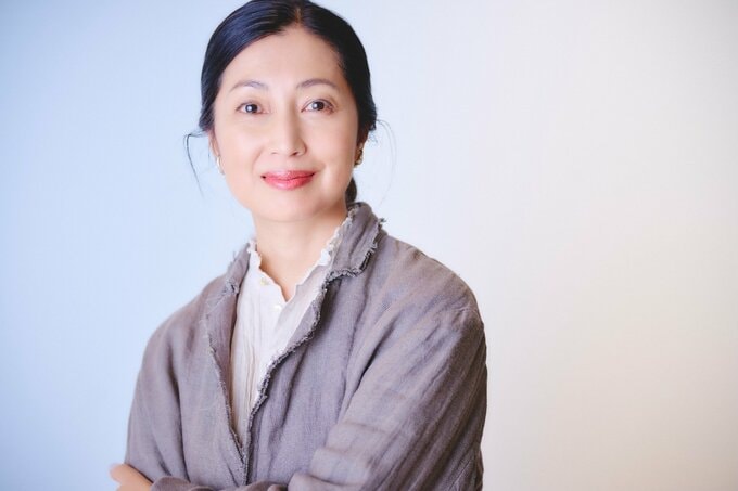 鶴田真由さん正面