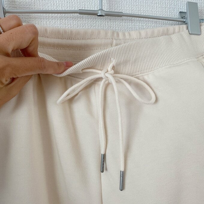 ウエストは総ゴム