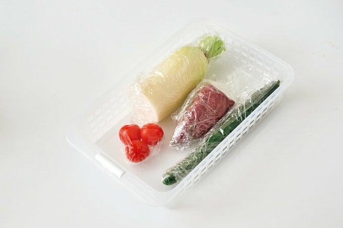 ラップやポリ袋に入った使いかけの野菜